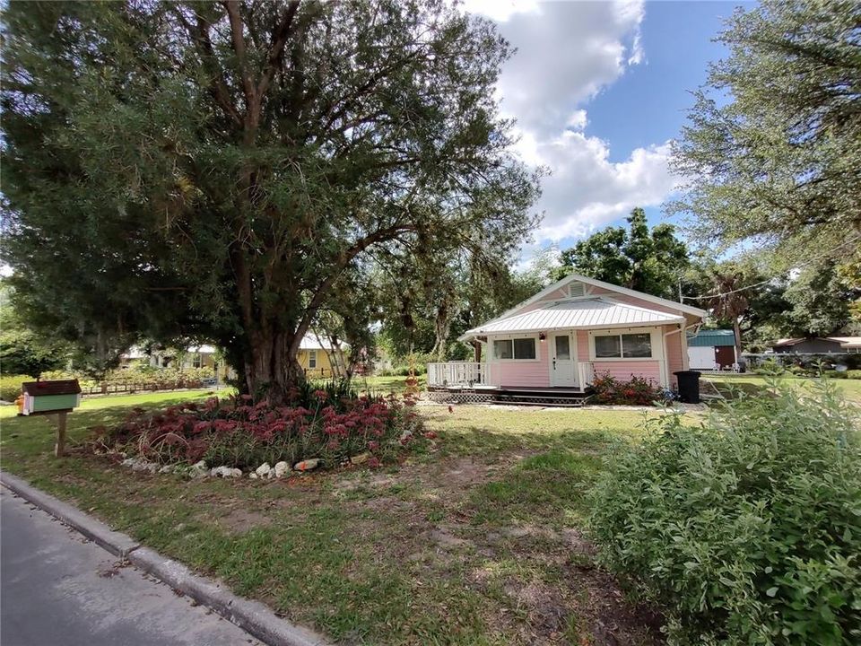 For Sale: $429,900 (2 beds, 2 baths, 1304 Square Feet)