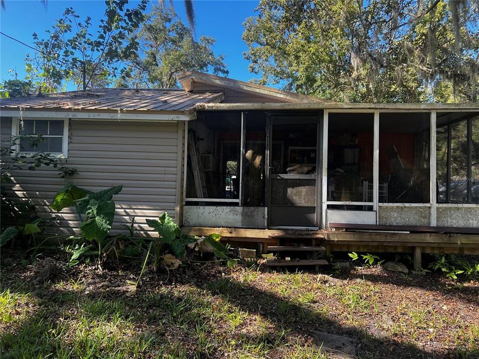 Rear Screended porch