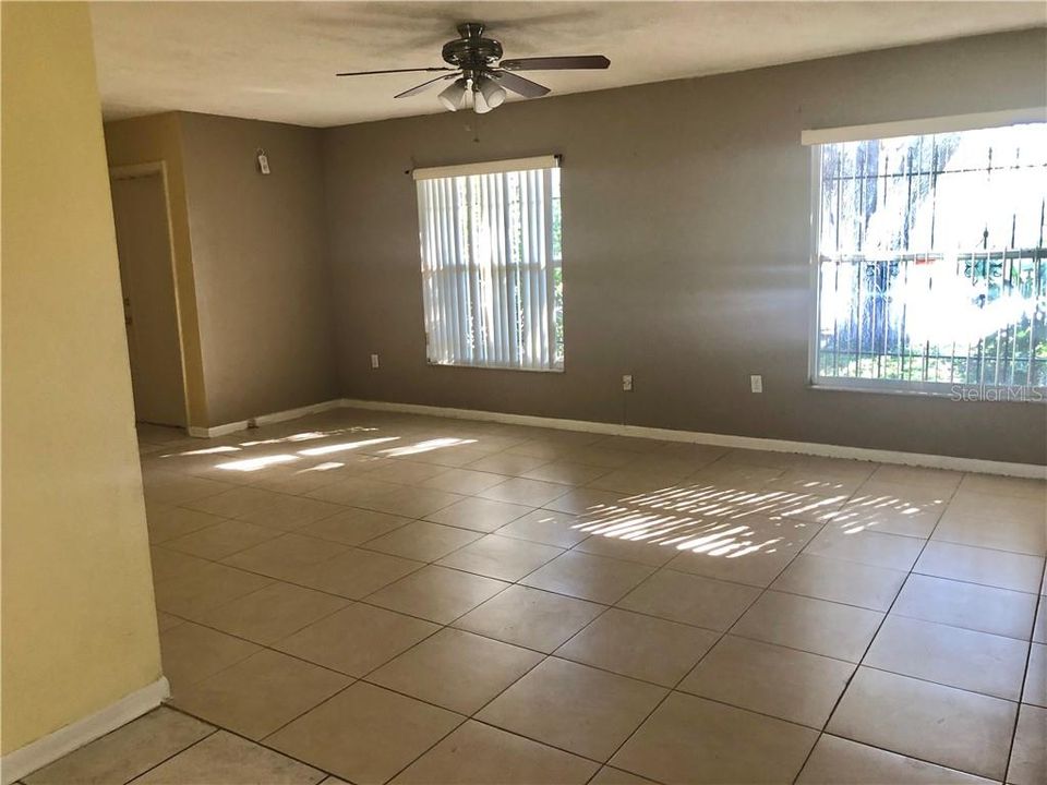 For Rent: $2,100 (3 beds, 2 baths, 1679 Square Feet)