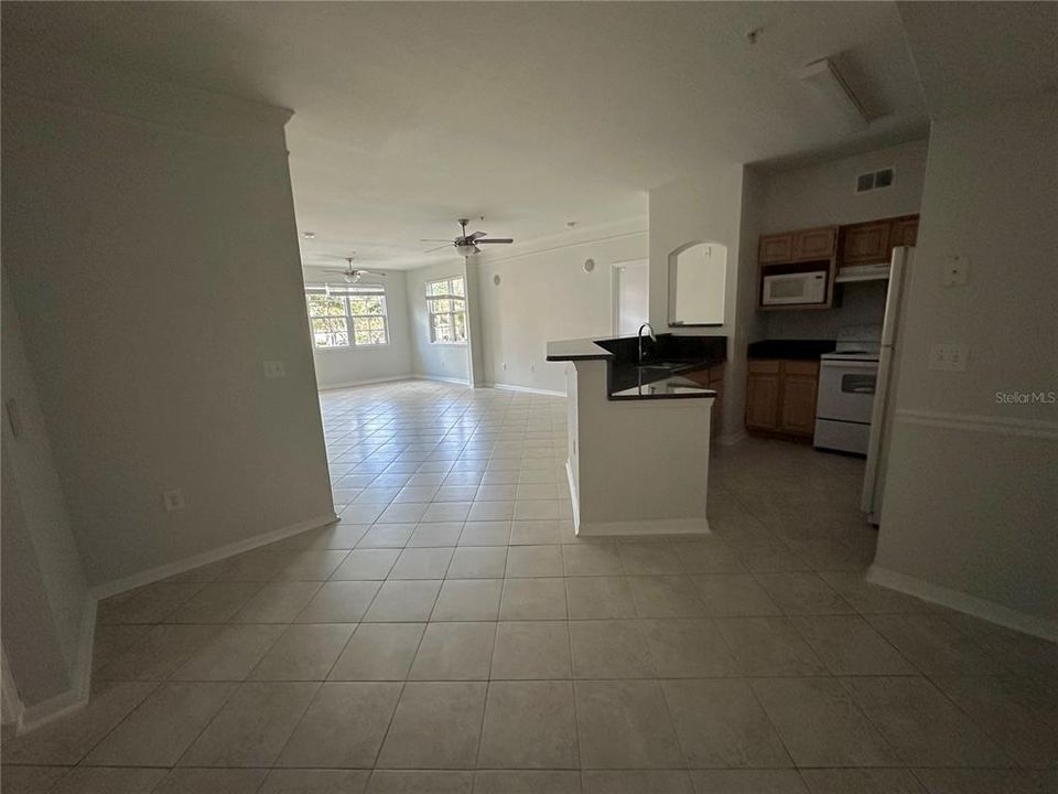 For Sale: $185,000 (2 beds, 2 baths, 1233 Square Feet)