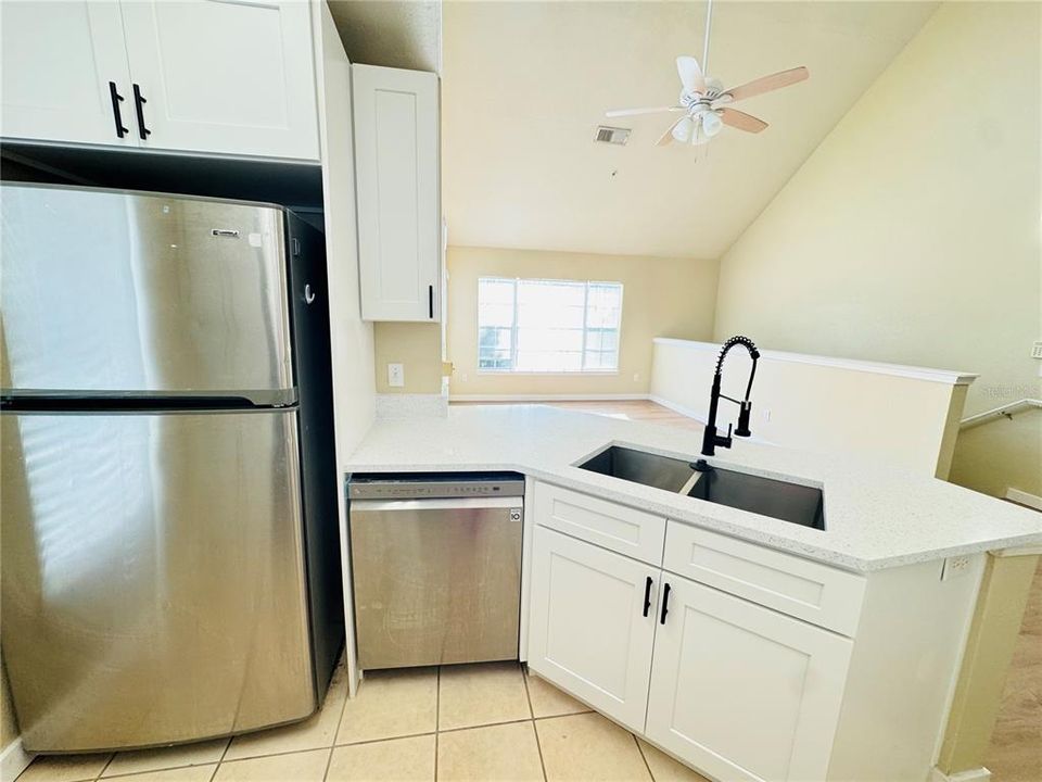 For Sale: $265,000 (3 beds, 2 baths, 1202 Square Feet)