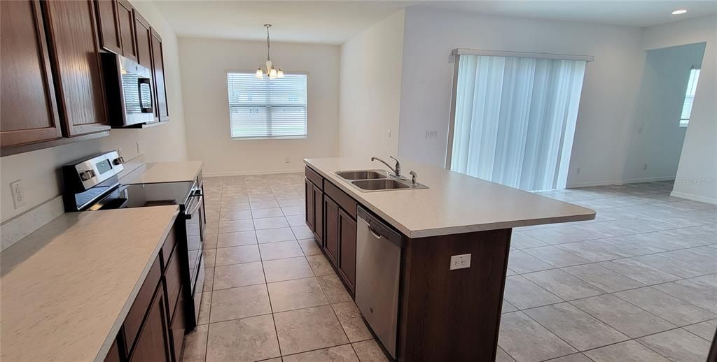 For Rent: $2,650 (4 beds, 2 baths, 2834 Square Feet)