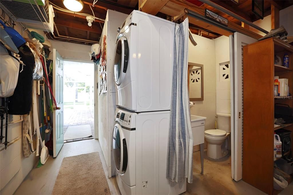 Full size stackable washer/Dryer in garage. Backs p to garage 1/2 bath