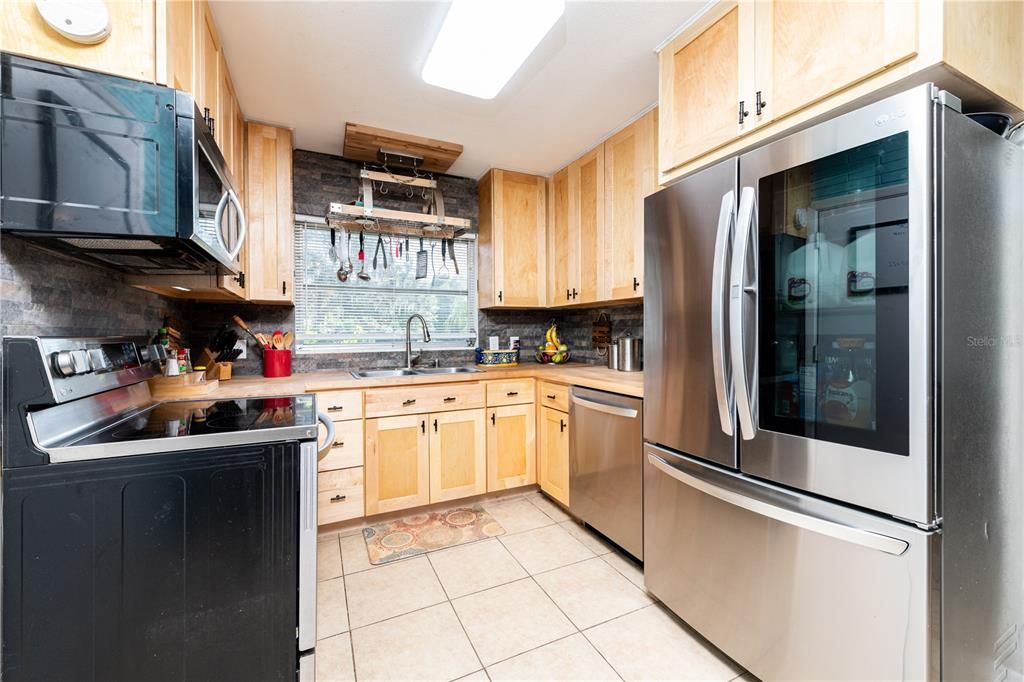 For Sale: $320,000 (2 beds, 1 baths, 1388 Square Feet)