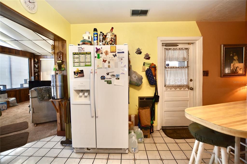 For Sale: $250,000 (3 beds, 1 baths, 1213 Square Feet)