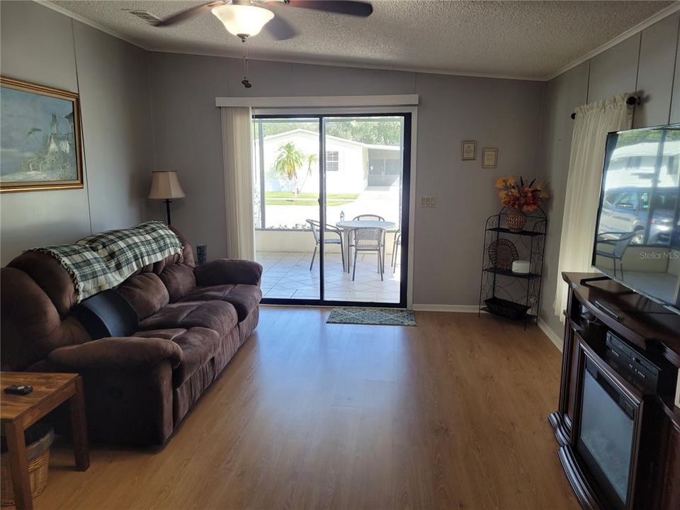 For Sale: $169,900 (2 beds, 2 baths, 1188 Square Feet)