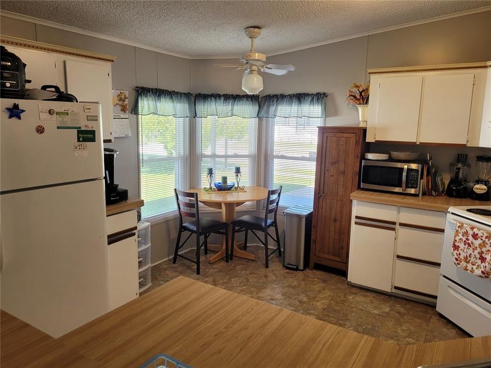 For Sale: $169,900 (2 beds, 2 baths, 1188 Square Feet)