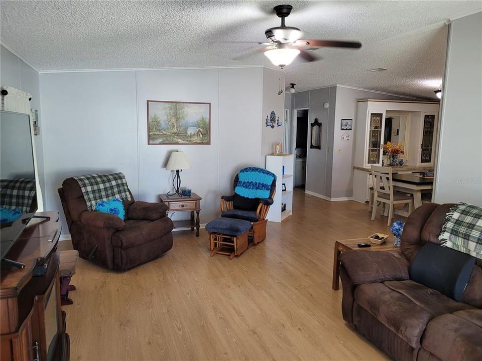 For Sale: $169,900 (2 beds, 2 baths, 1188 Square Feet)