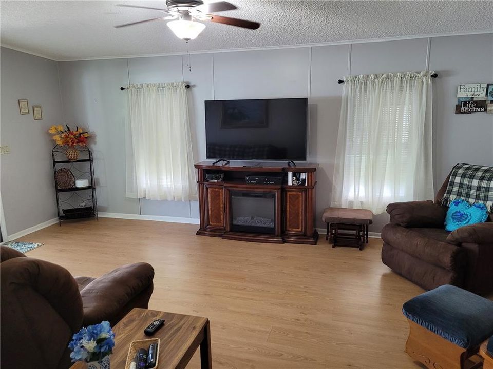 For Sale: $169,900 (2 beds, 2 baths, 1188 Square Feet)