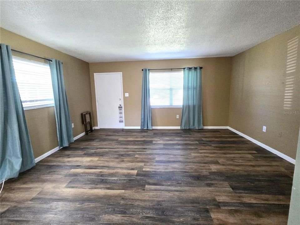 For Sale: $182,750 (3 beds, 2 baths, 1204 Square Feet)