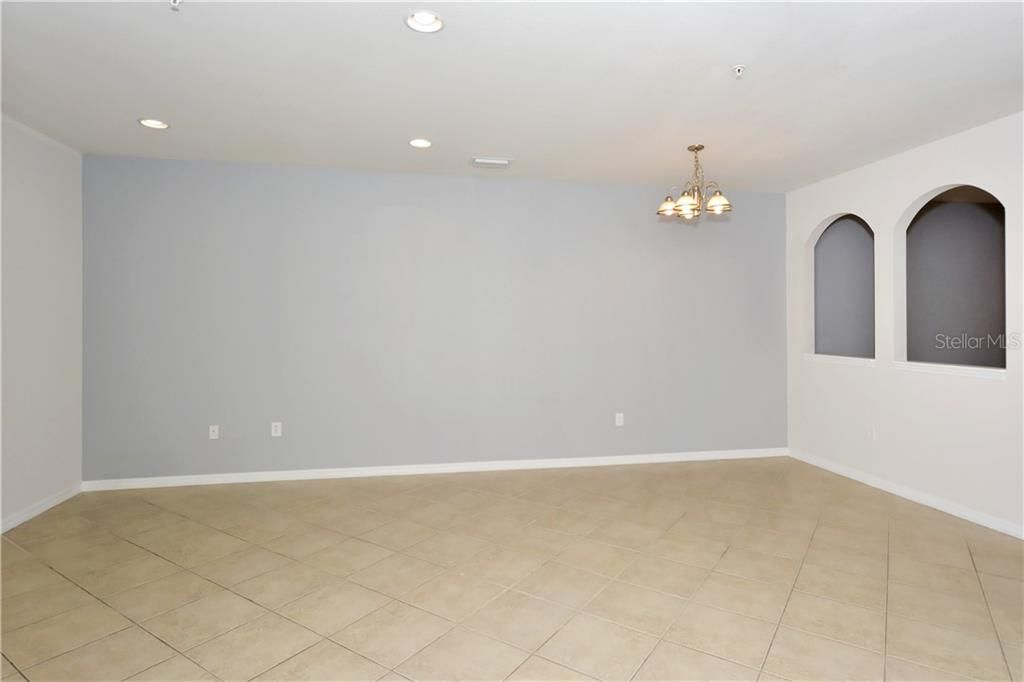 For Rent: $2,300 (3 beds, 2 baths, 1776 Square Feet)