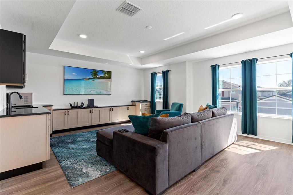 Game room with wet bar