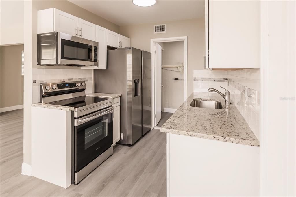 For Sale: $209,000 (2 beds, 1 baths, 851 Square Feet)