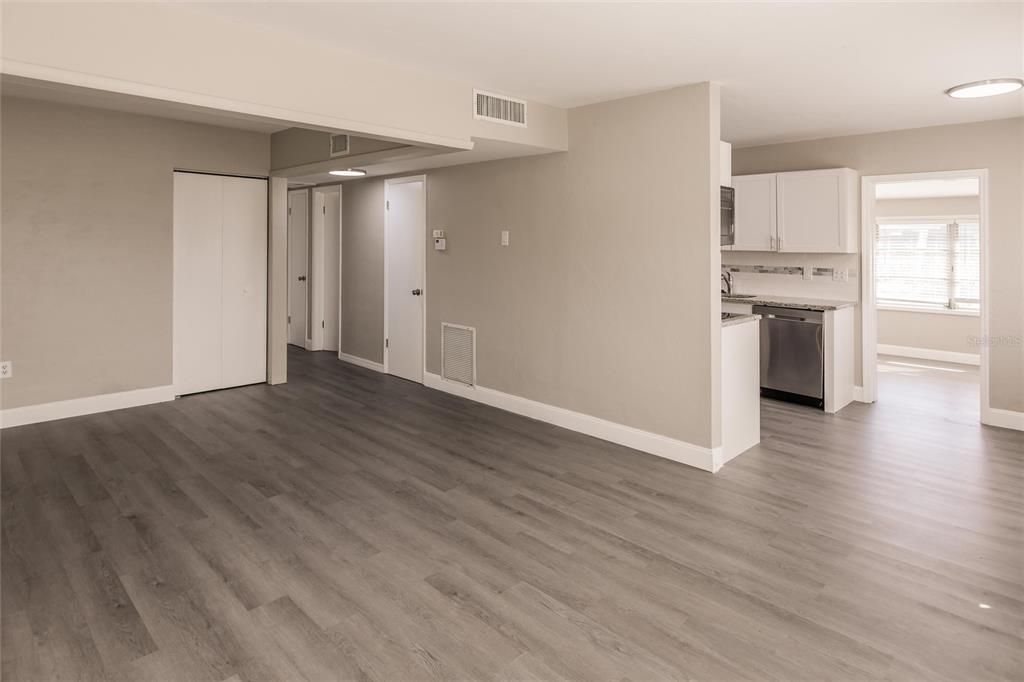 For Sale: $209,000 (2 beds, 1 baths, 851 Square Feet)