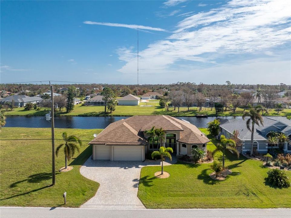 For Sale: $679,900 (3 beds, 2 baths, 2104 Square Feet)