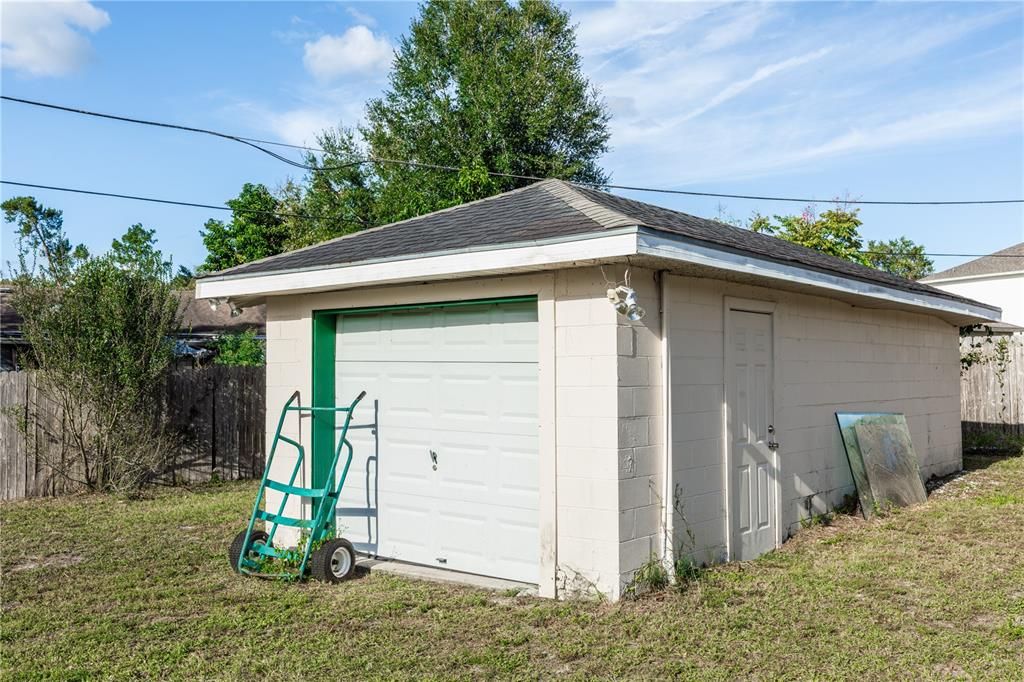 For Sale: $405,000 (3 beds, 2 baths, 2141 Square Feet)