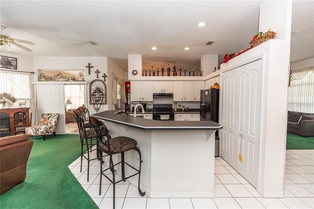 For Sale: $405,000 (3 beds, 2 baths, 2141 Square Feet)