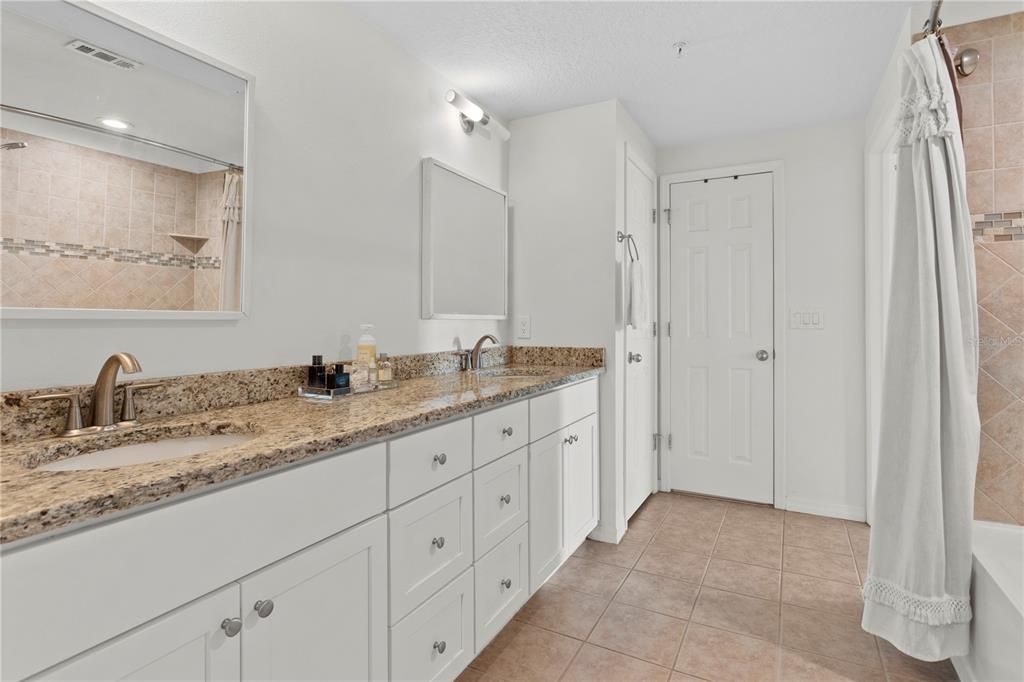 For Sale: $268,500 (1 beds, 1 baths, 1097 Square Feet)