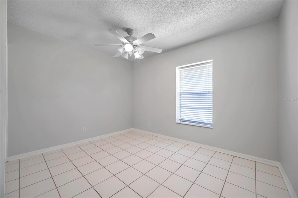 For Sale: $249,000 (2 beds, 1 baths, 998 Square Feet)