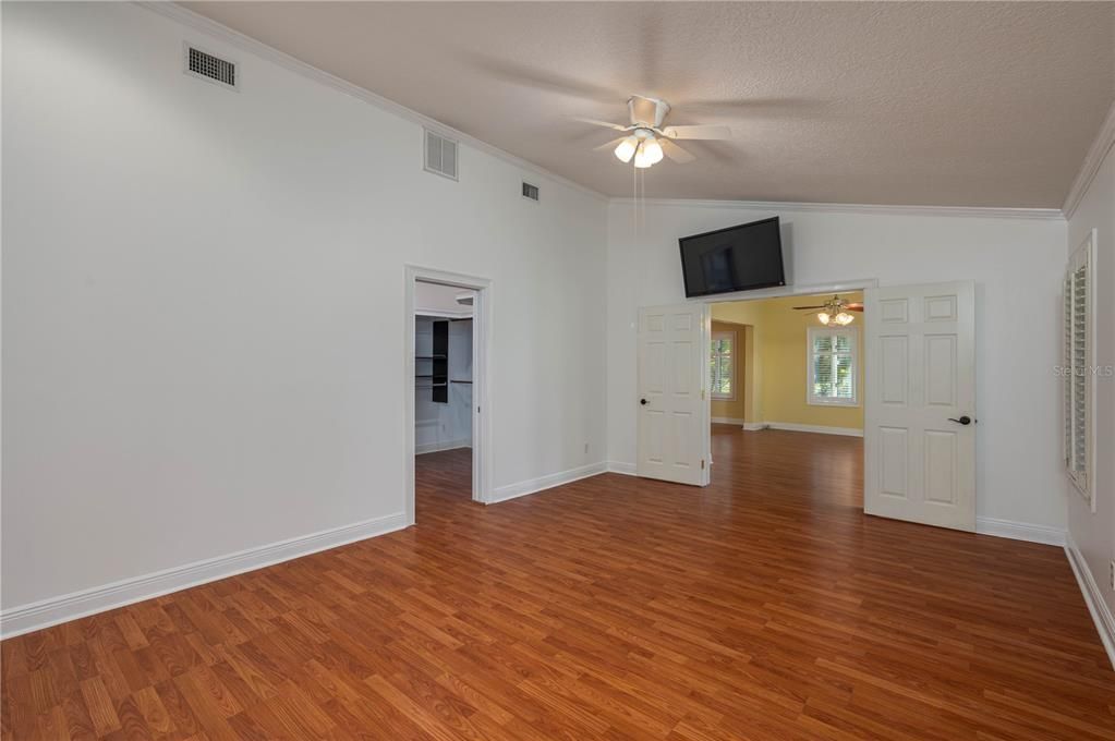 For Sale: $449,000 (4 beds, 2 baths, 2884 Square Feet)