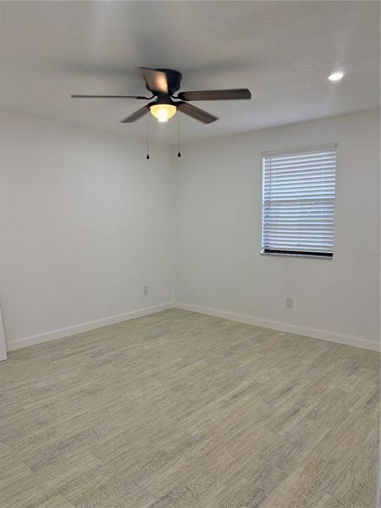 For Sale: $140,000 (2 beds, 1 baths, 894 Square Feet)