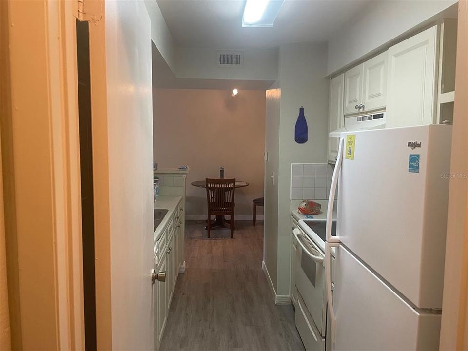 For Sale: $199,000 (1 beds, 1 baths, 661 Square Feet)