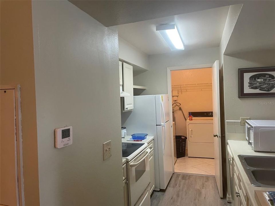 For Sale: $199,000 (1 beds, 1 baths, 661 Square Feet)