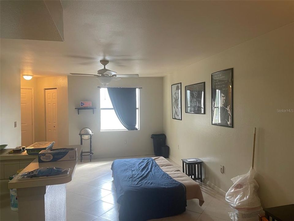 For Sale: $199,000 (1 beds, 1 baths, 661 Square Feet)