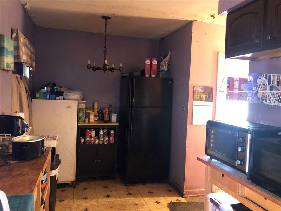 For Sale: $175,000 (3 beds, 1 baths, 984 Square Feet)