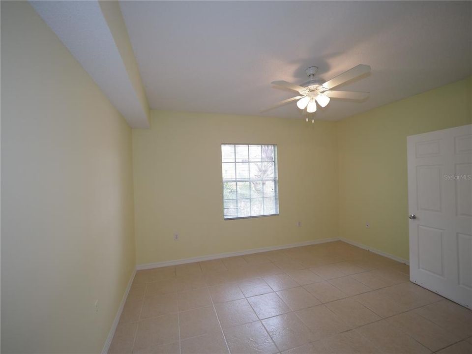 For Sale: $199,900 (1 beds, 1 baths, 964 Square Feet)