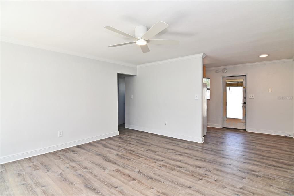 For Sale: $209,000 (1 beds, 1 baths, 582 Square Feet)