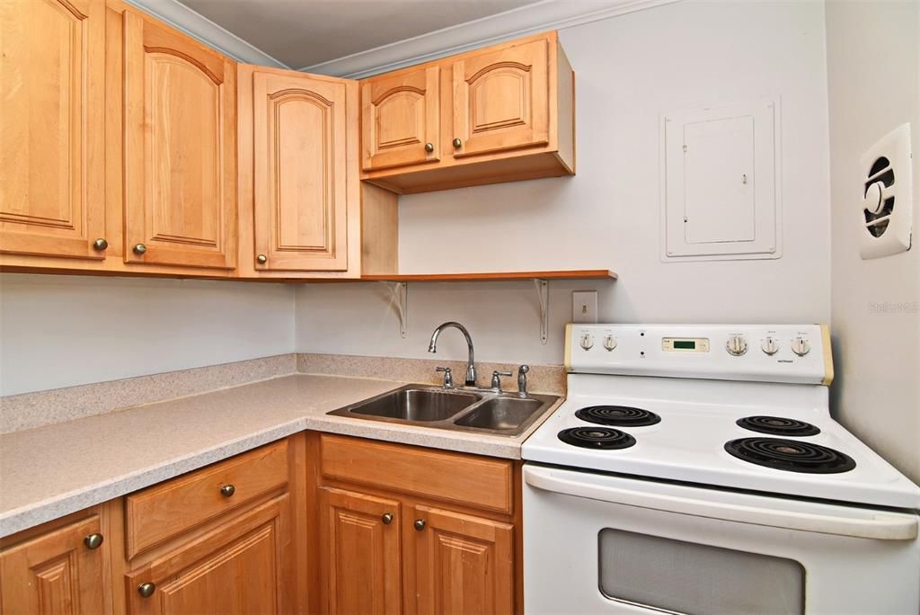 For Sale: $209,000 (1 beds, 1 baths, 582 Square Feet)