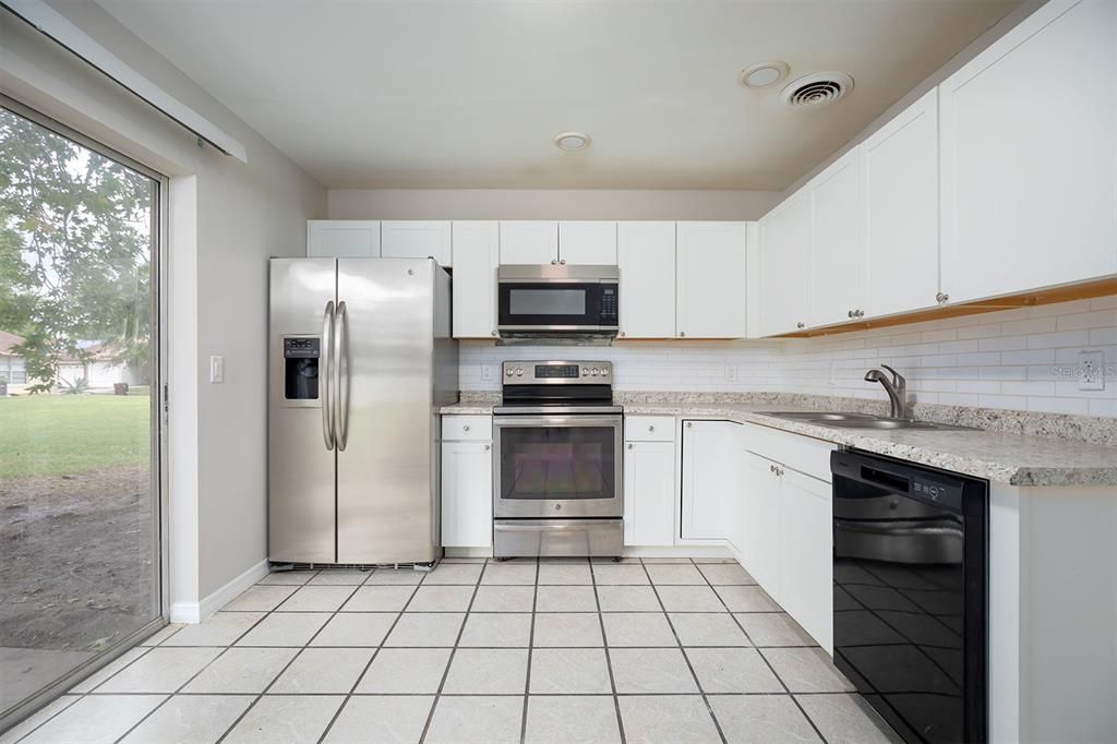 For Sale: $309,990 (3 beds, 2 baths, 1151 Square Feet)