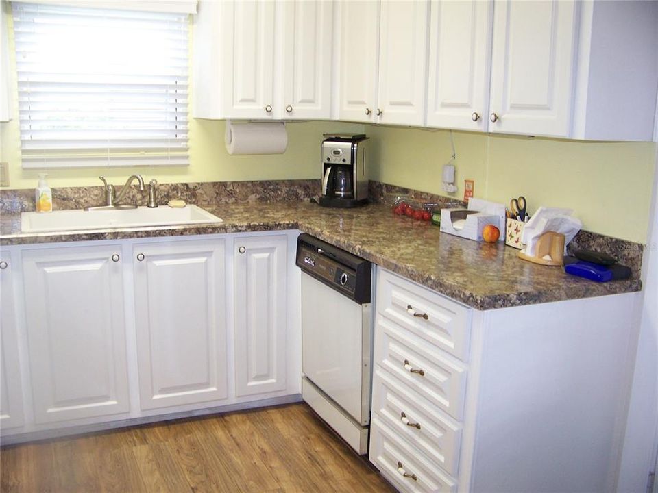 For Sale: $219,900 (2 beds, 2 baths, 1284 Square Feet)