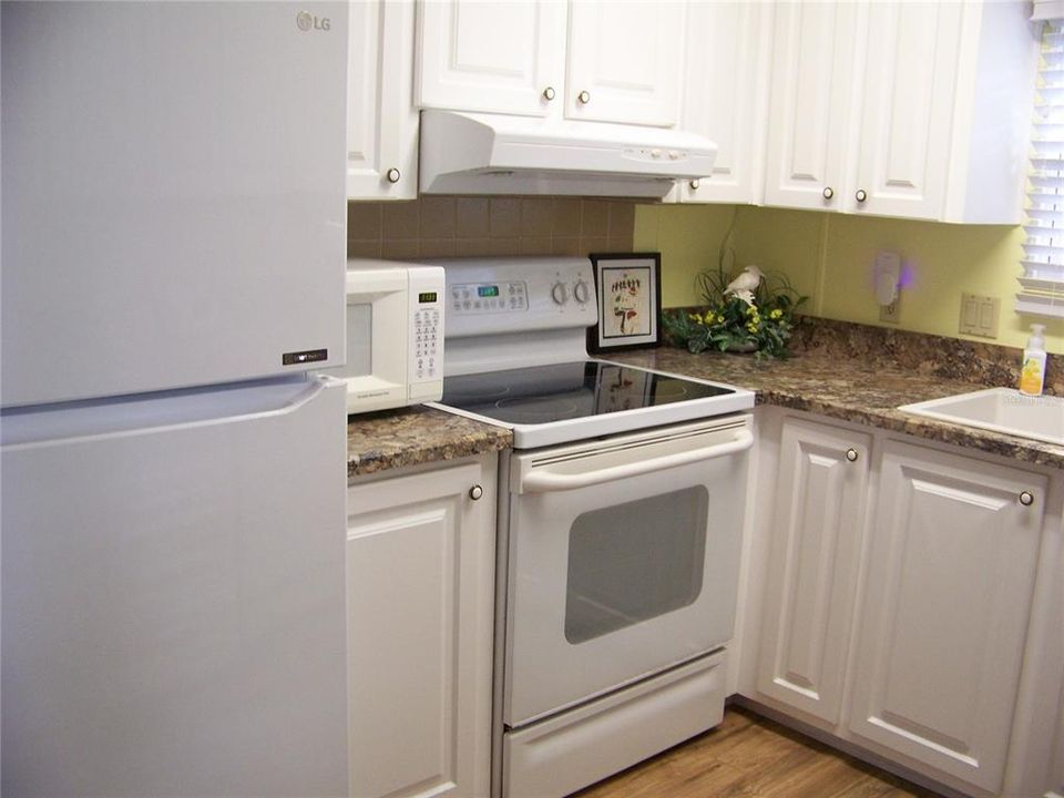 For Sale: $219,900 (2 beds, 2 baths, 1284 Square Feet)