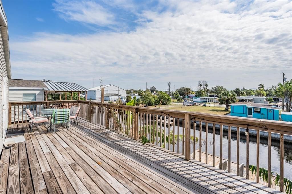 The huge wrap arounf deck that overlooks the canal