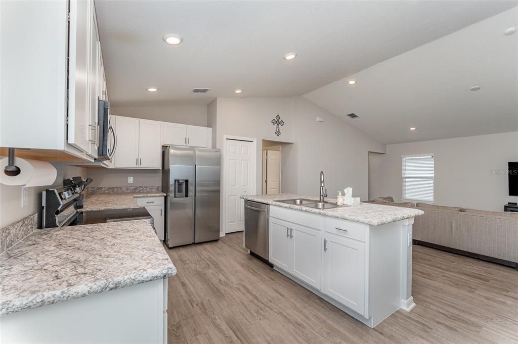 For Sale: $320,000 (3 beds, 2 baths, 1492 Square Feet)