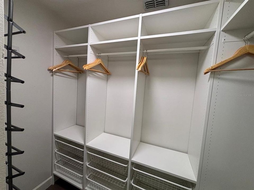 Walk-in closet with extra fixtures