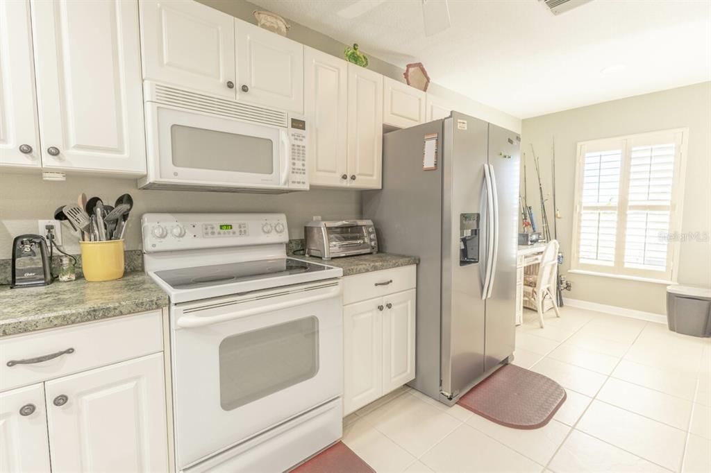 For Sale: $250,000 (2 beds, 2 baths, 1285 Square Feet)