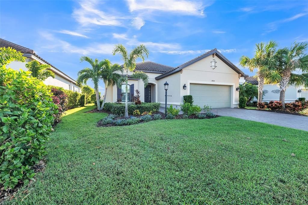 For Sale: $1,280,000 (3 beds, 3 baths, 2275 Square Feet)