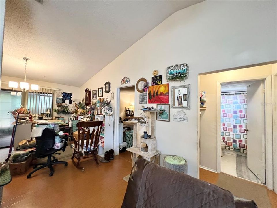 For Sale: $258,000 (3 beds, 2 baths, 1370 Square Feet)