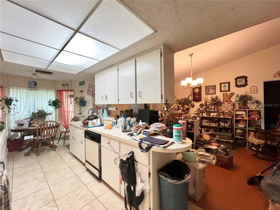 For Sale: $258,000 (3 beds, 2 baths, 1370 Square Feet)