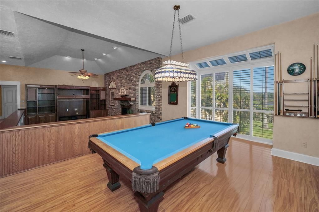 合同活跃: $3,800,000 (4 贝兹, 4 浴室, 5512 平方英尺)