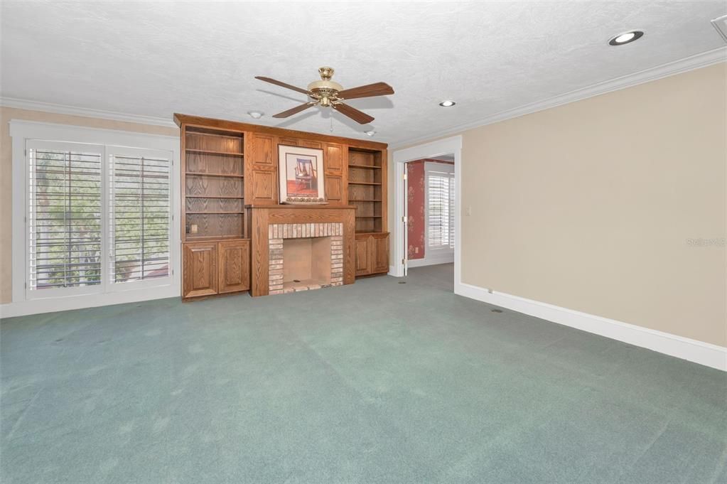 合同活跃: $3,800,000 (4 贝兹, 4 浴室, 5512 平方英尺)