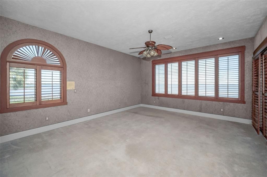 合同活跃: $3,800,000 (4 贝兹, 4 浴室, 5512 平方英尺)