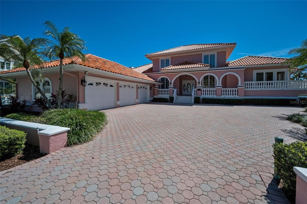 合同活跃: $3,800,000 (4 贝兹, 4 浴室, 5512 平方英尺)