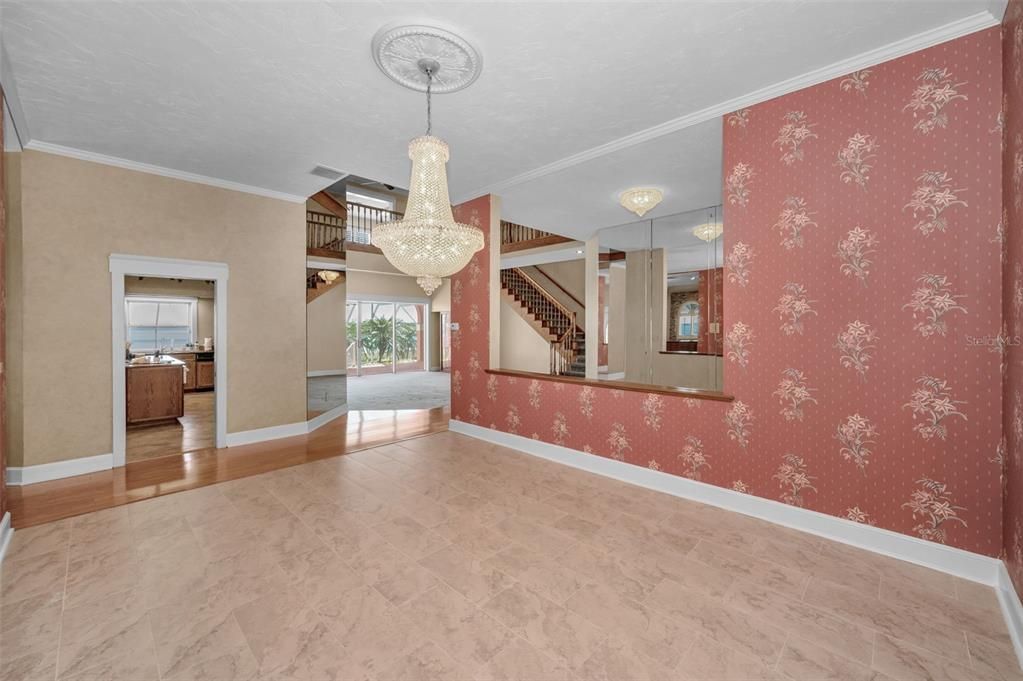 合同活跃: $3,800,000 (4 贝兹, 4 浴室, 5512 平方英尺)