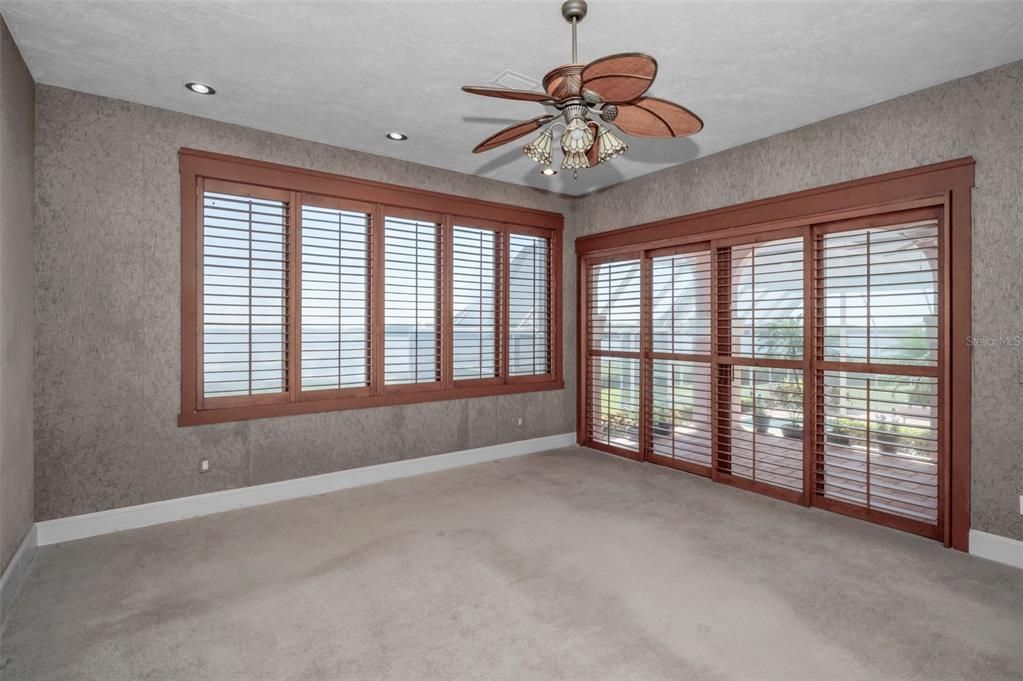 合同活跃: $3,800,000 (4 贝兹, 4 浴室, 5512 平方英尺)