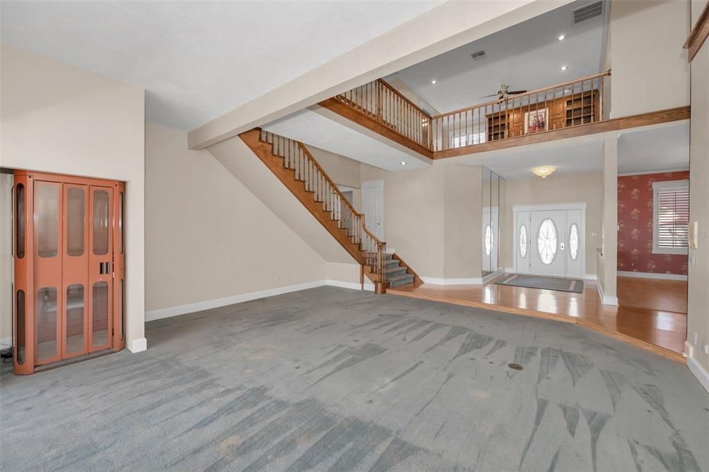 合同活跃: $3,800,000 (4 贝兹, 4 浴室, 5512 平方英尺)