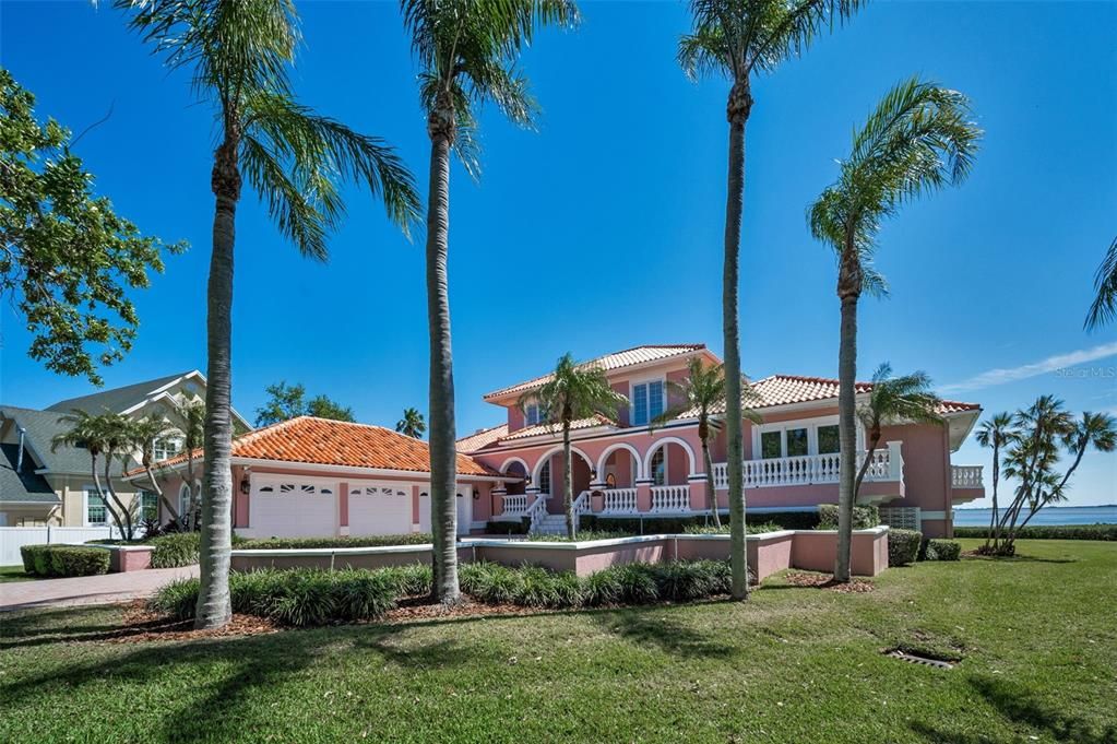 合同活跃: $3,800,000 (4 贝兹, 4 浴室, 5512 平方英尺)